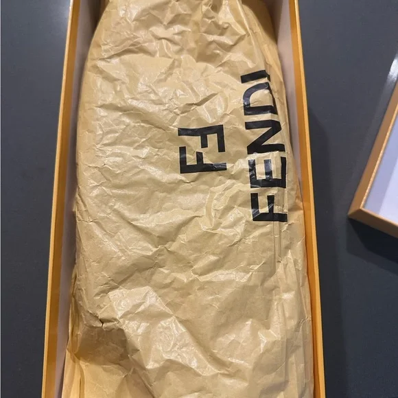 Fendi Women’s Tan and Brown Sandals - Picture 5 of 6